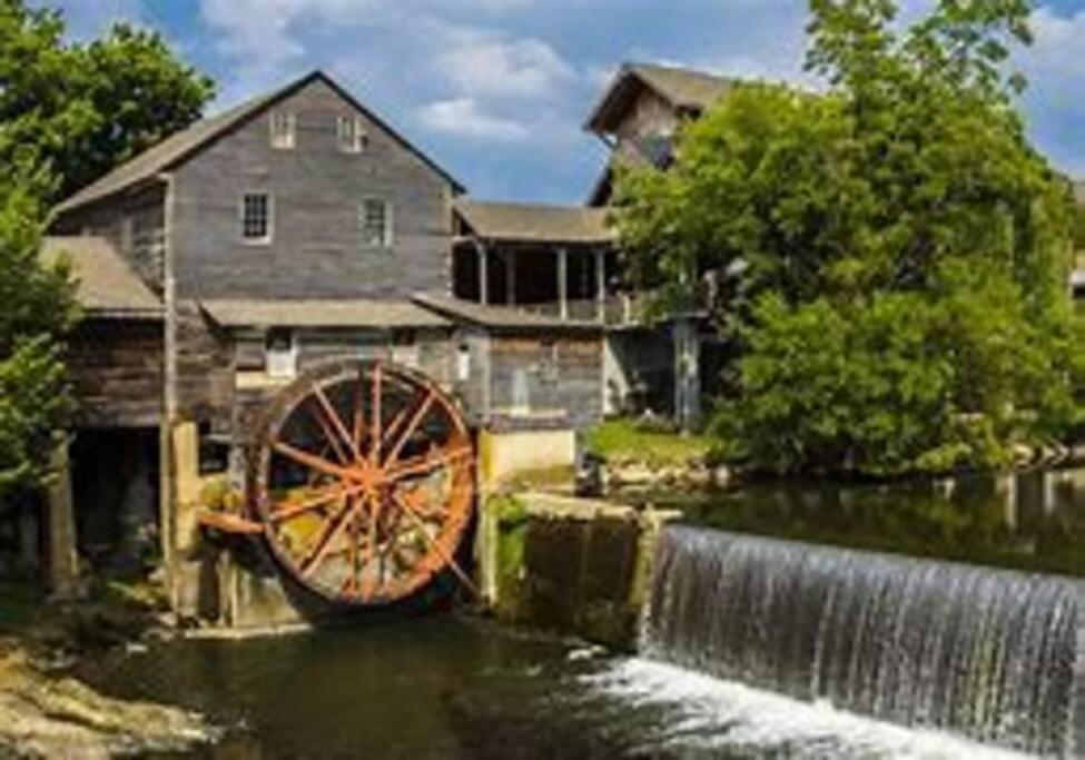 1 Mi To Dollywood Mins To All Attractions & Gsmnp Sevierville Zewnętrze zdjęcie